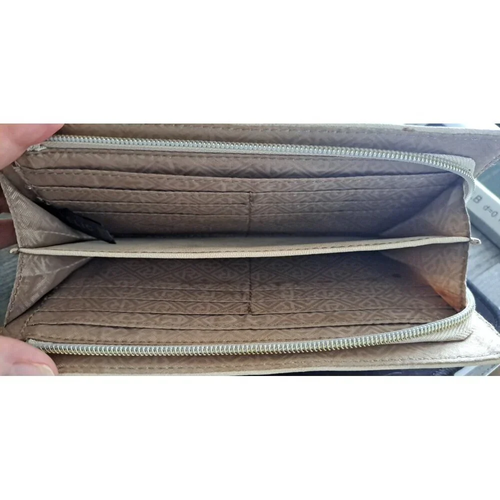 Relic Women's M Cream Clutch Wallet